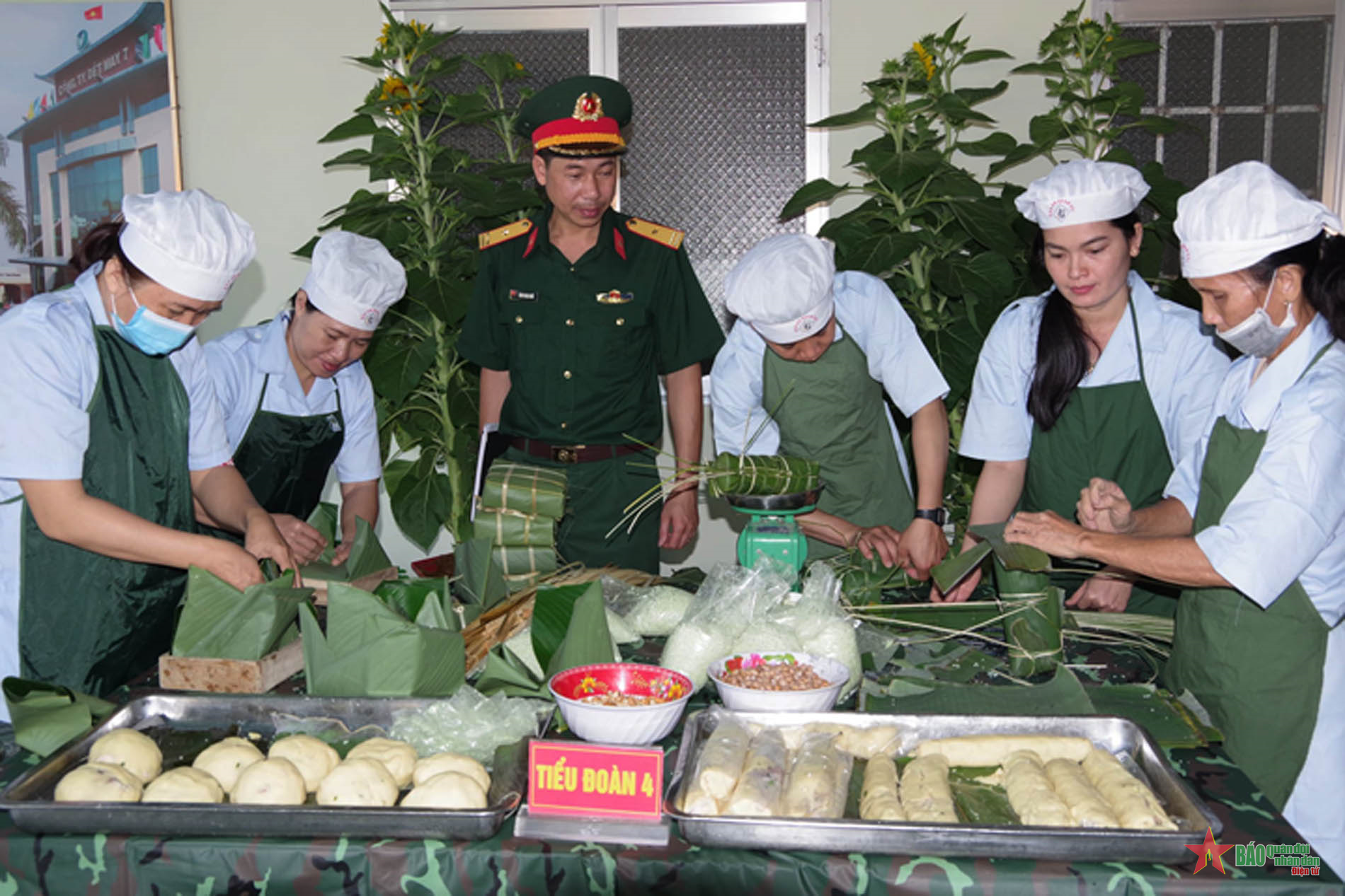 Sư đoàn 5 (Quân khu 7) tổ chức hội thi “Gói, nấu bánh chưng, bánh tét; nấu ăn, bày cỗ Tết”